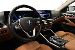 valkoinen BMW i4 2024 kuva 8.