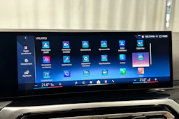 valkoinen BMW i4 2024 kuva 19.