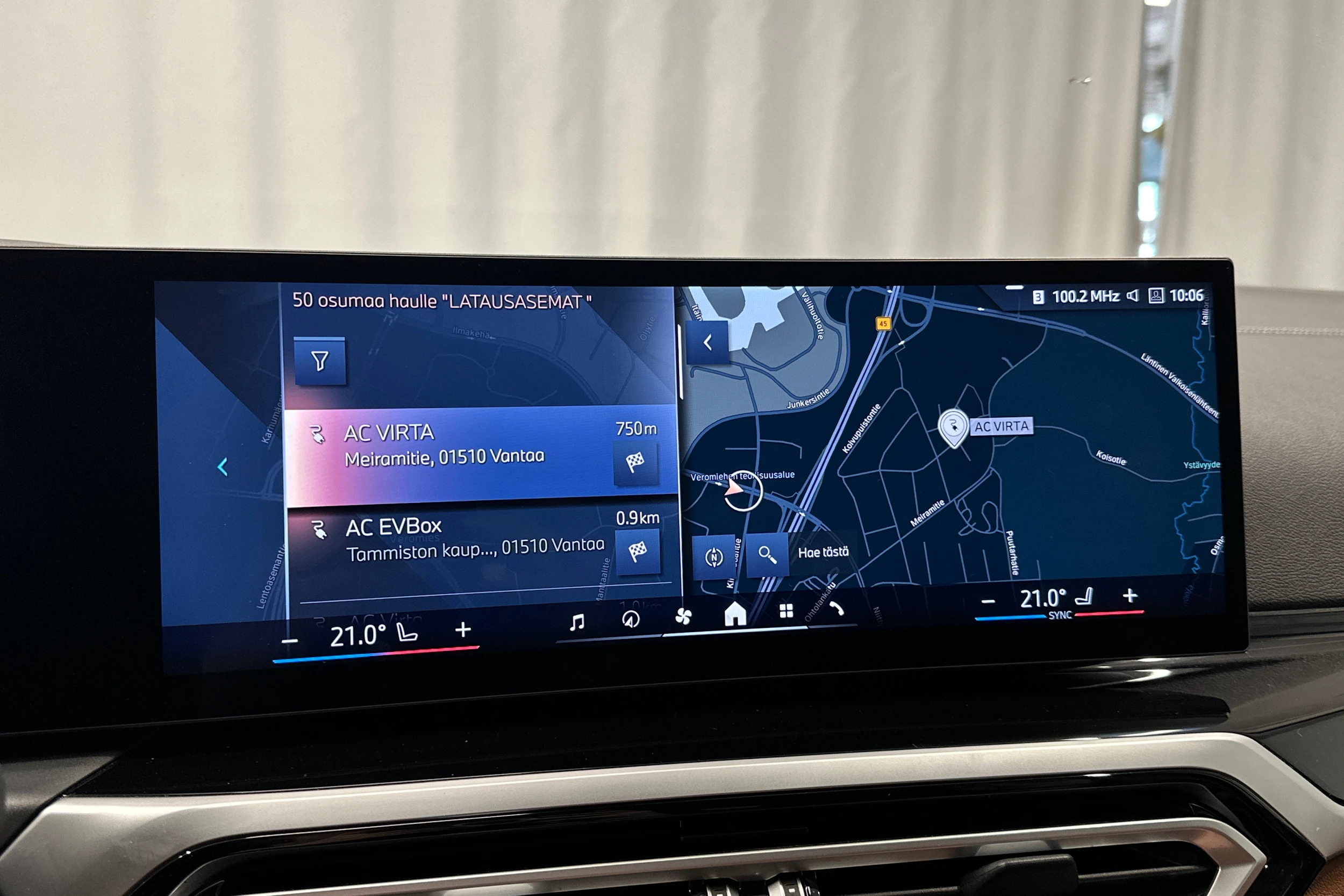 valkoinen BMW i4 2024 kuva 21.