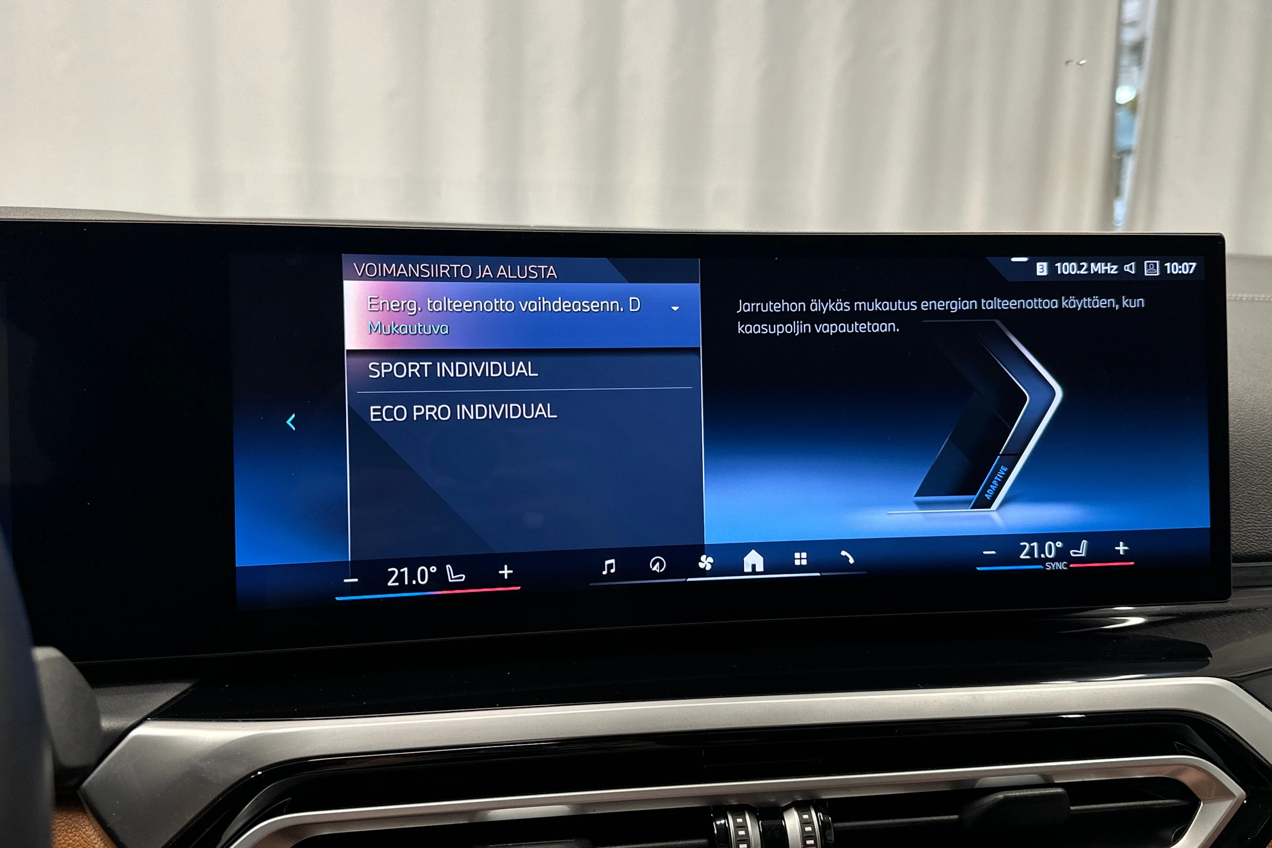 valkoinen BMW i4 2024 kuva 23.