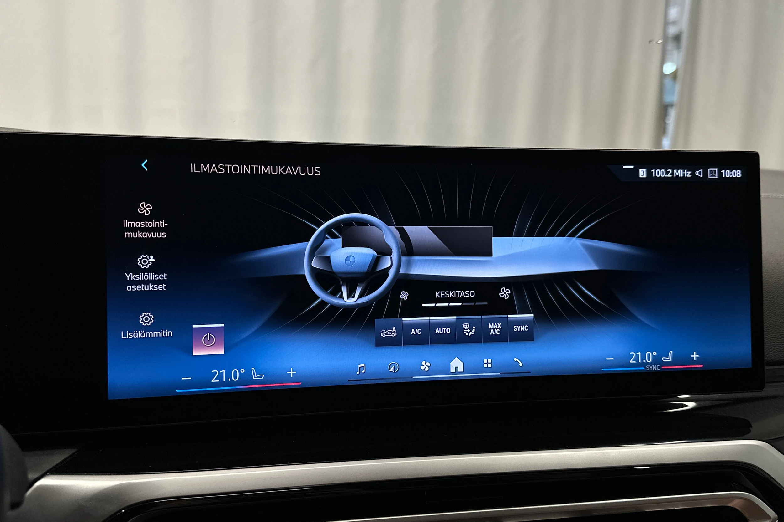 valkoinen BMW i4 2024 kuva 25.