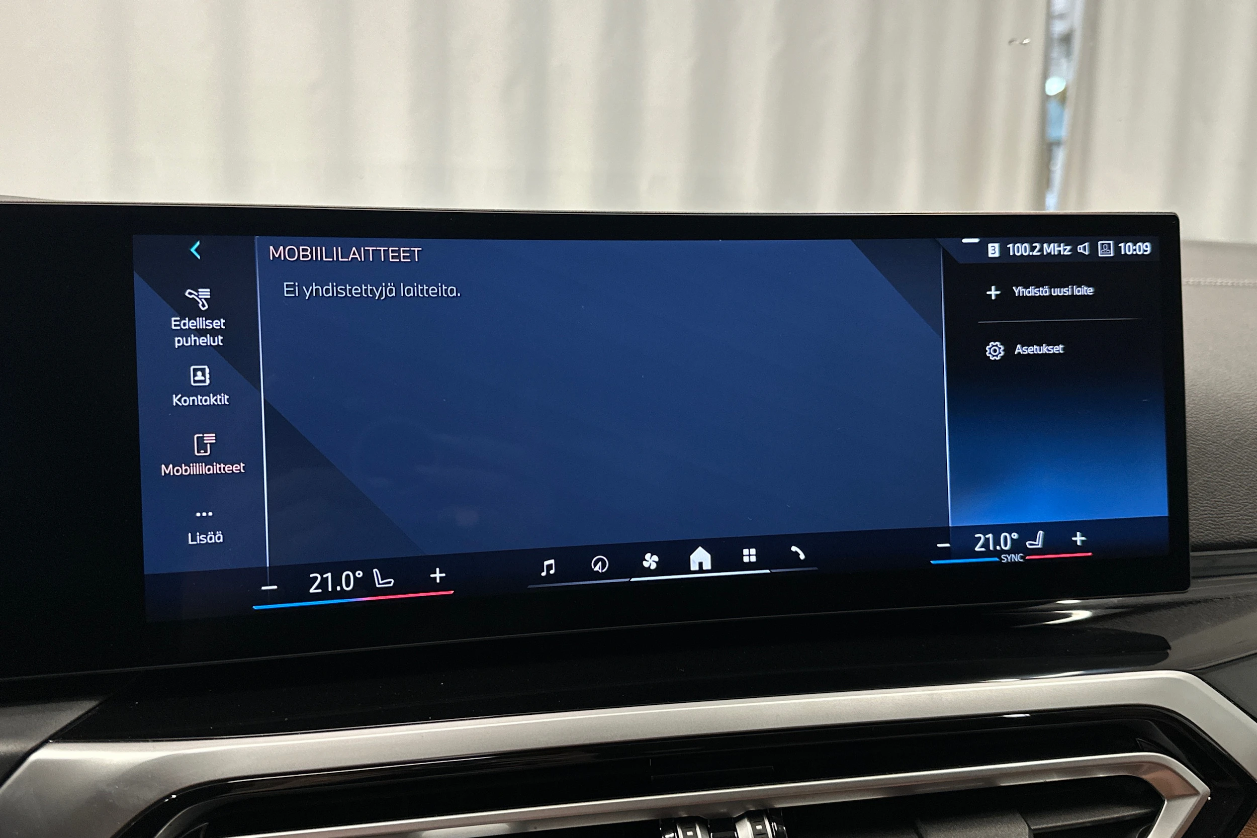 valkoinen BMW i4 2024 kuva 27.