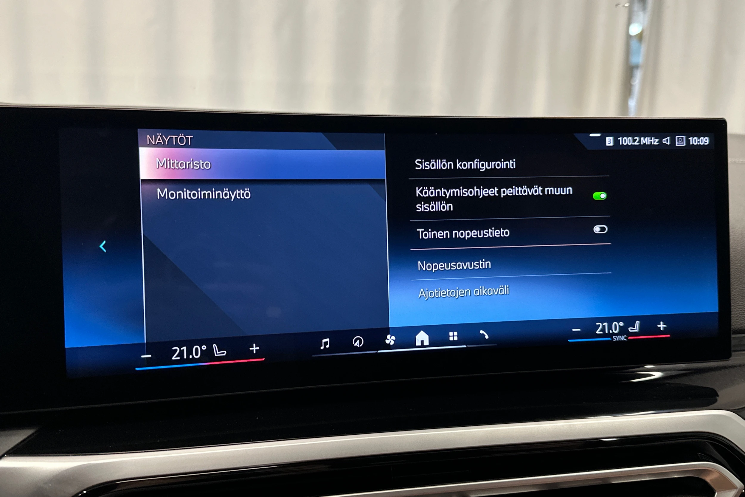 valkoinen BMW i4 2024 kuva 29.