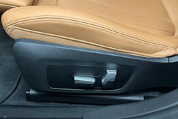 valkoinen BMW i4 2024 kuva 39.