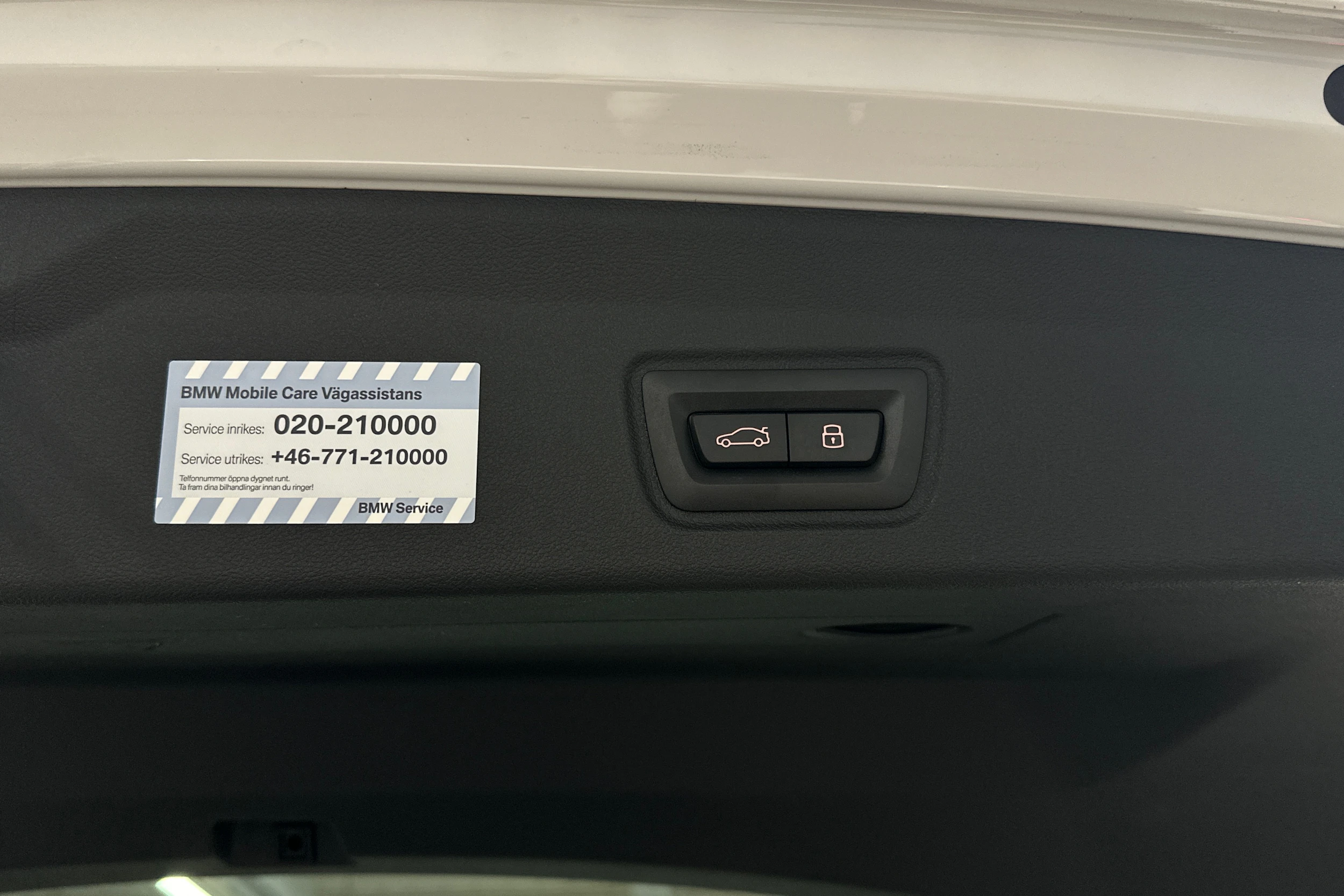 valkoinen BMW i4 2024 kuva 41.