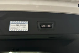 valkoinen BMW i4 2024 kuva 41.
