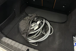 valkoinen BMW i4 2024 kuva 42.