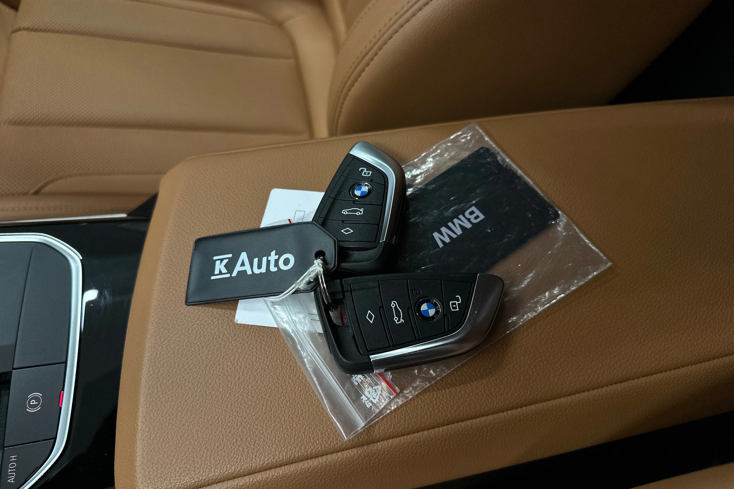 valkoinen BMW i4 2024 kuva 43.