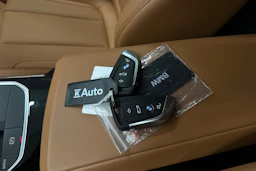 valkoinen BMW i4 2024 kuva 43.