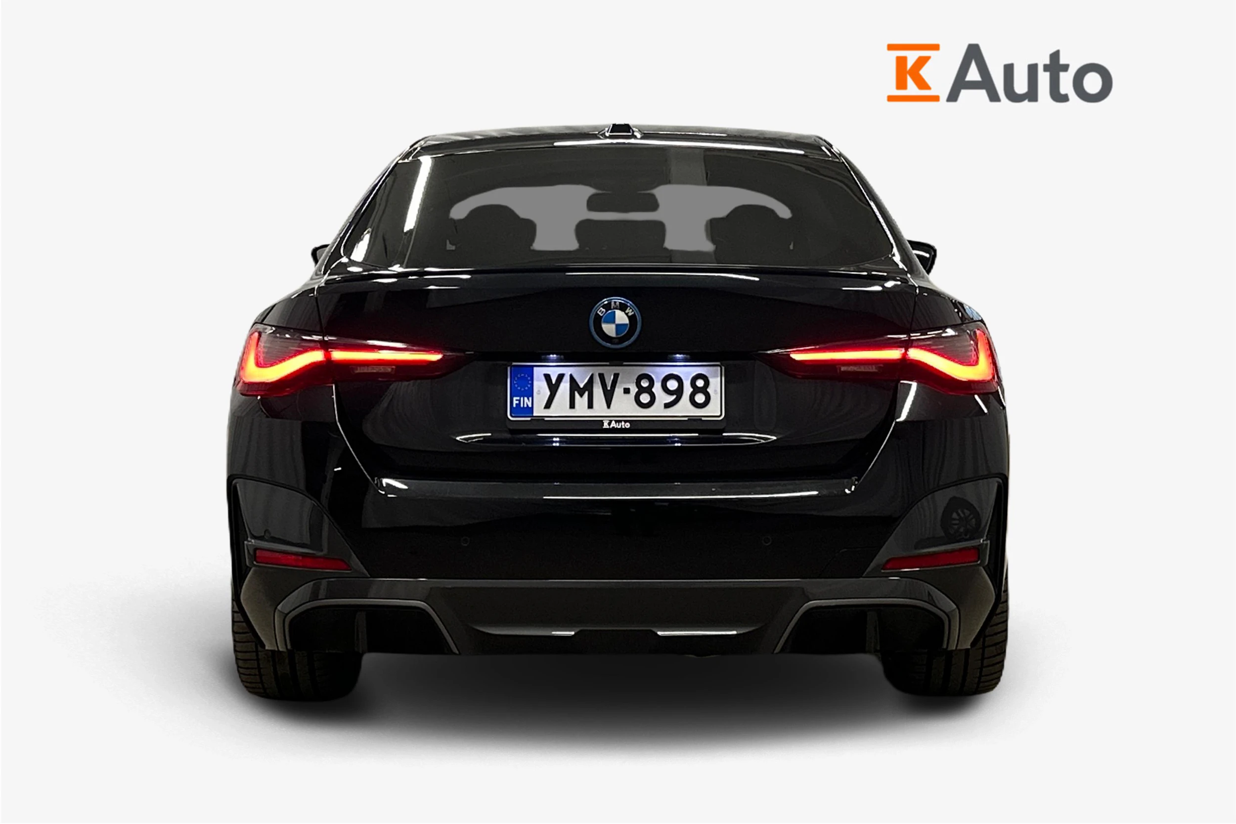 musta BMW i4 2024 kuva 3.