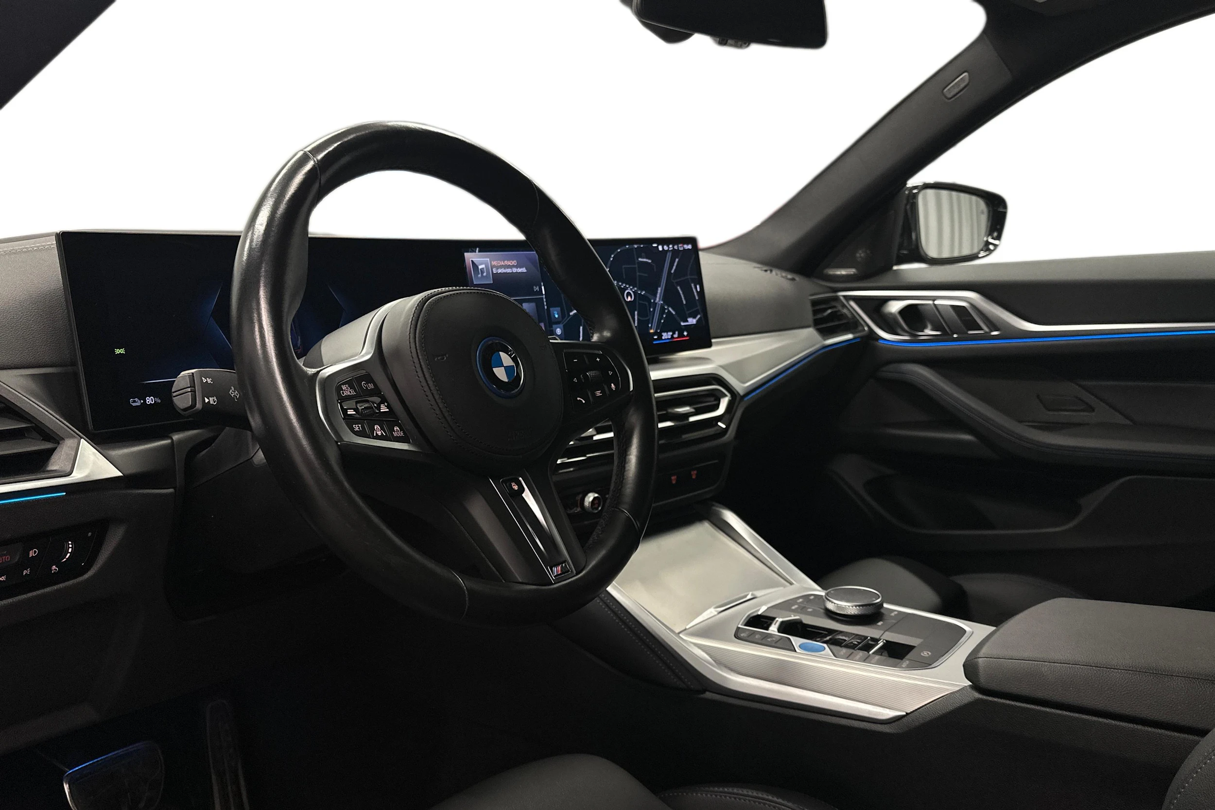 musta BMW i4 2024 kuva 6.