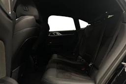 musta BMW i4 2024 kuva 8.