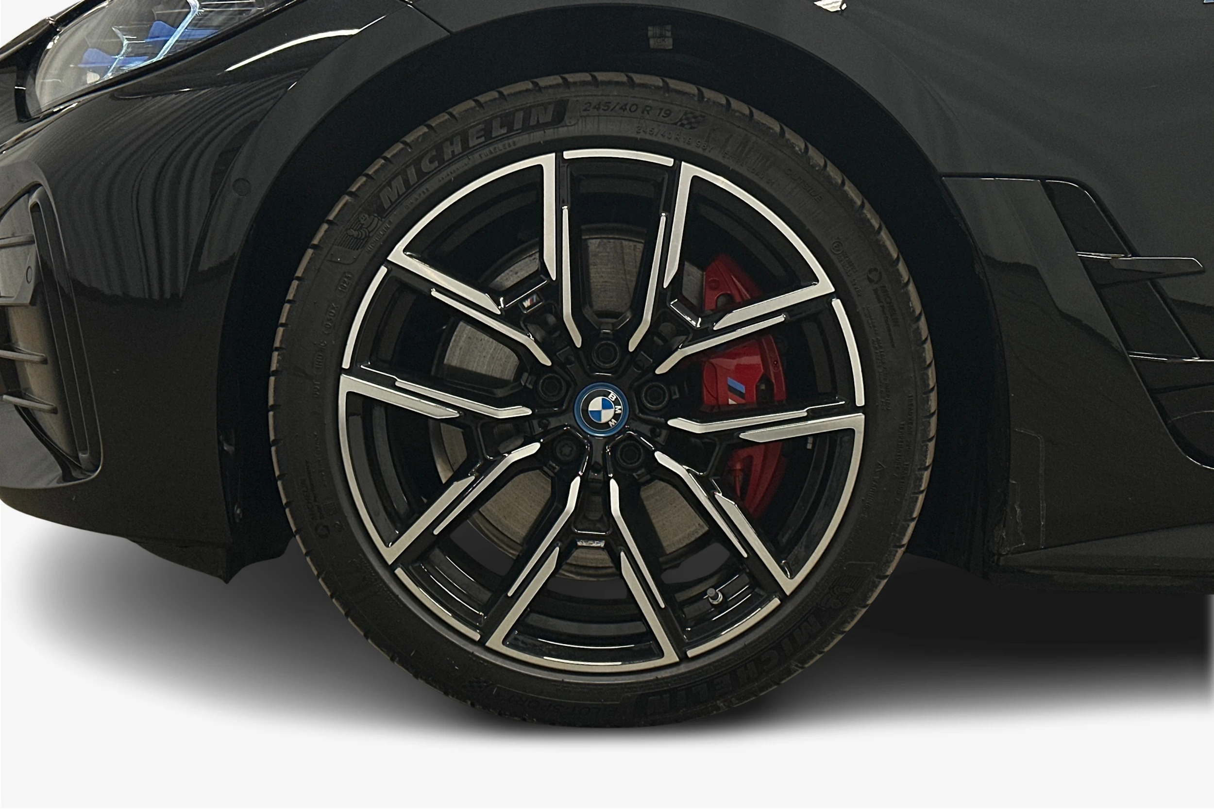 musta BMW i4 2024 kuva 9.