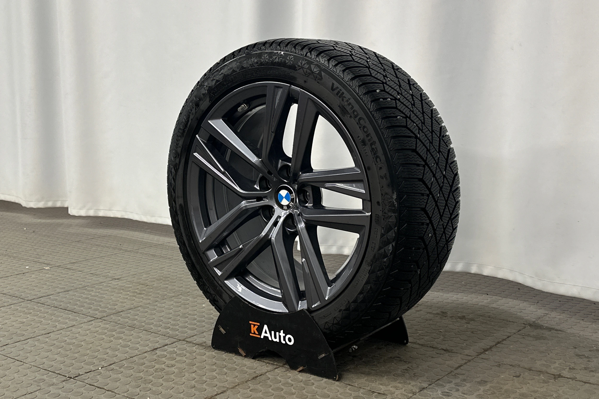 musta BMW i4 2024 kuva 10.