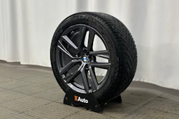 musta BMW i4 2024 kuva 10.