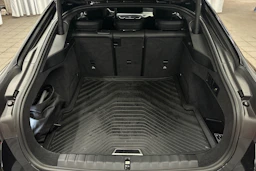 musta BMW i4 2024 kuva 11.