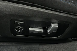 musta BMW i4 2024 kuva 16.