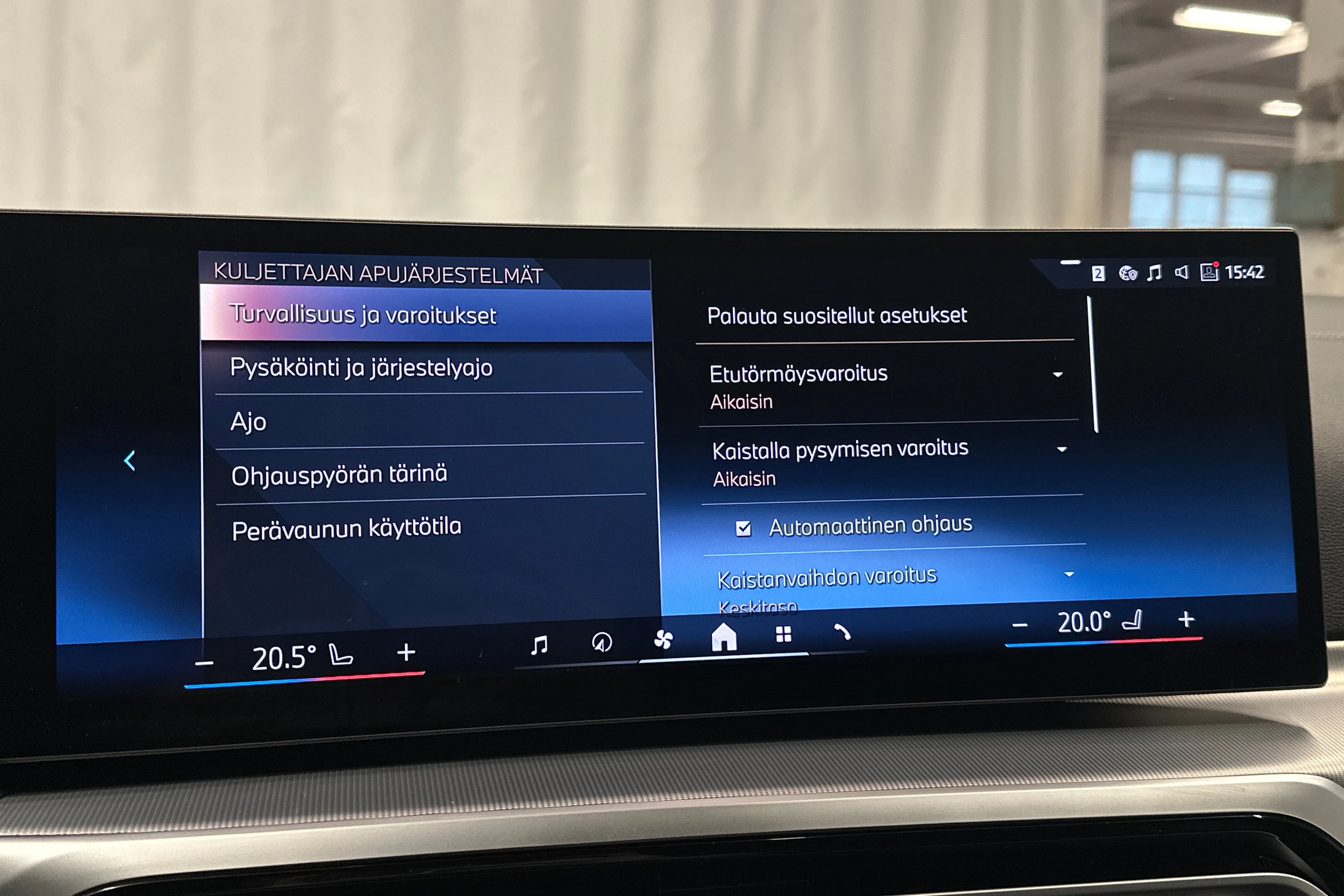 musta BMW i4 2024 kuva 26.