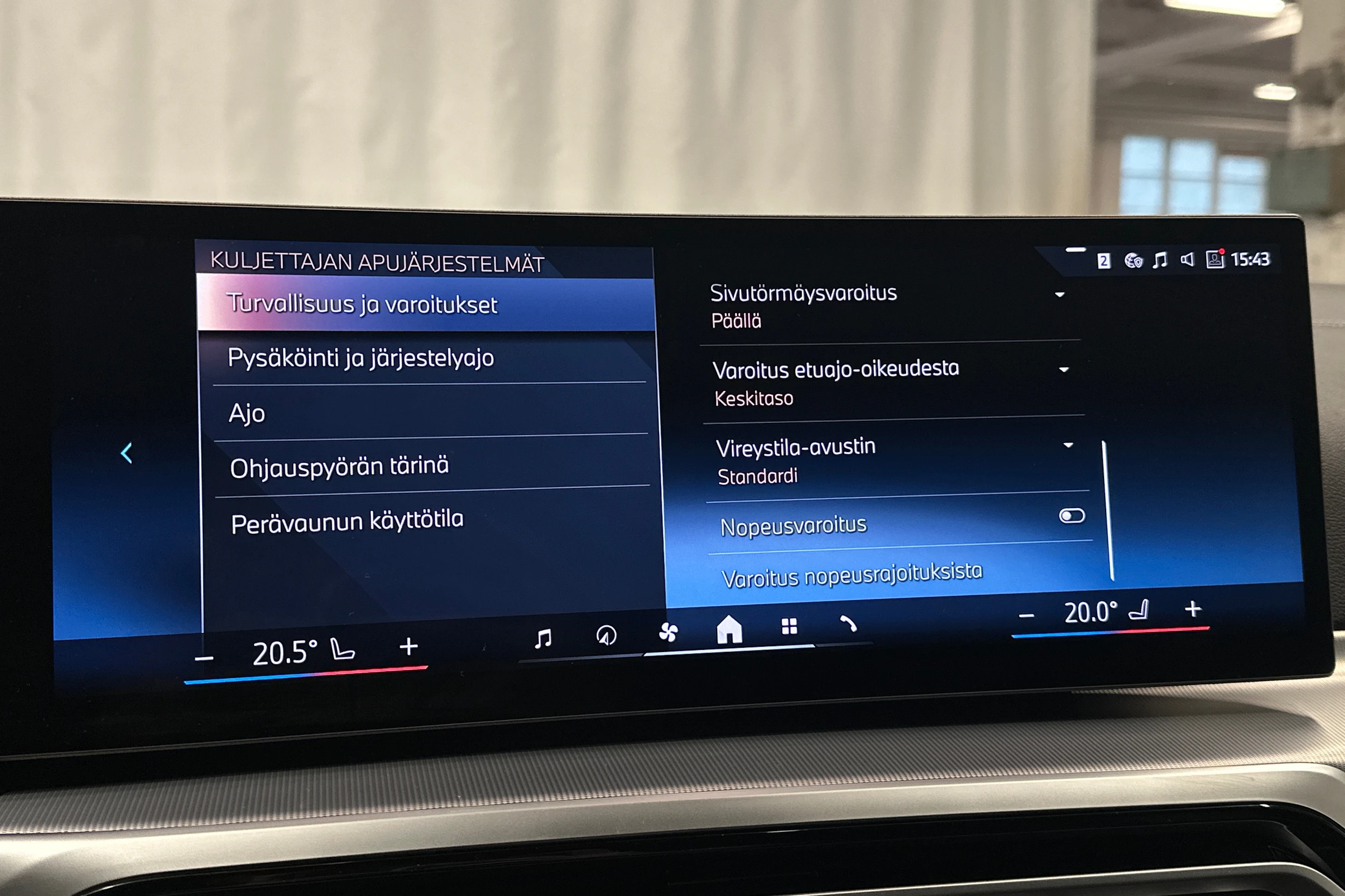musta BMW i4 2024 kuva 27.