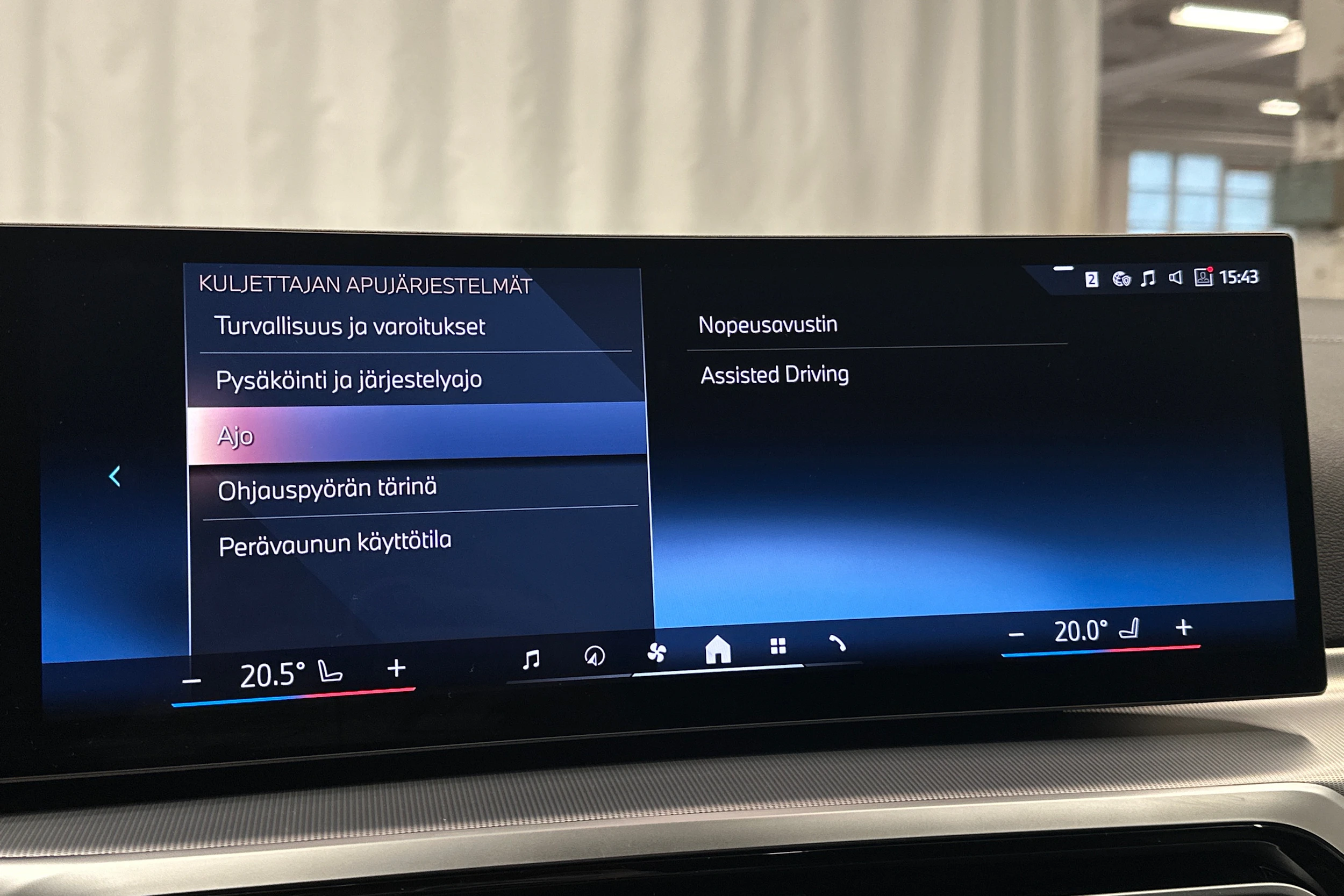 musta BMW i4 2024 kuva 28.