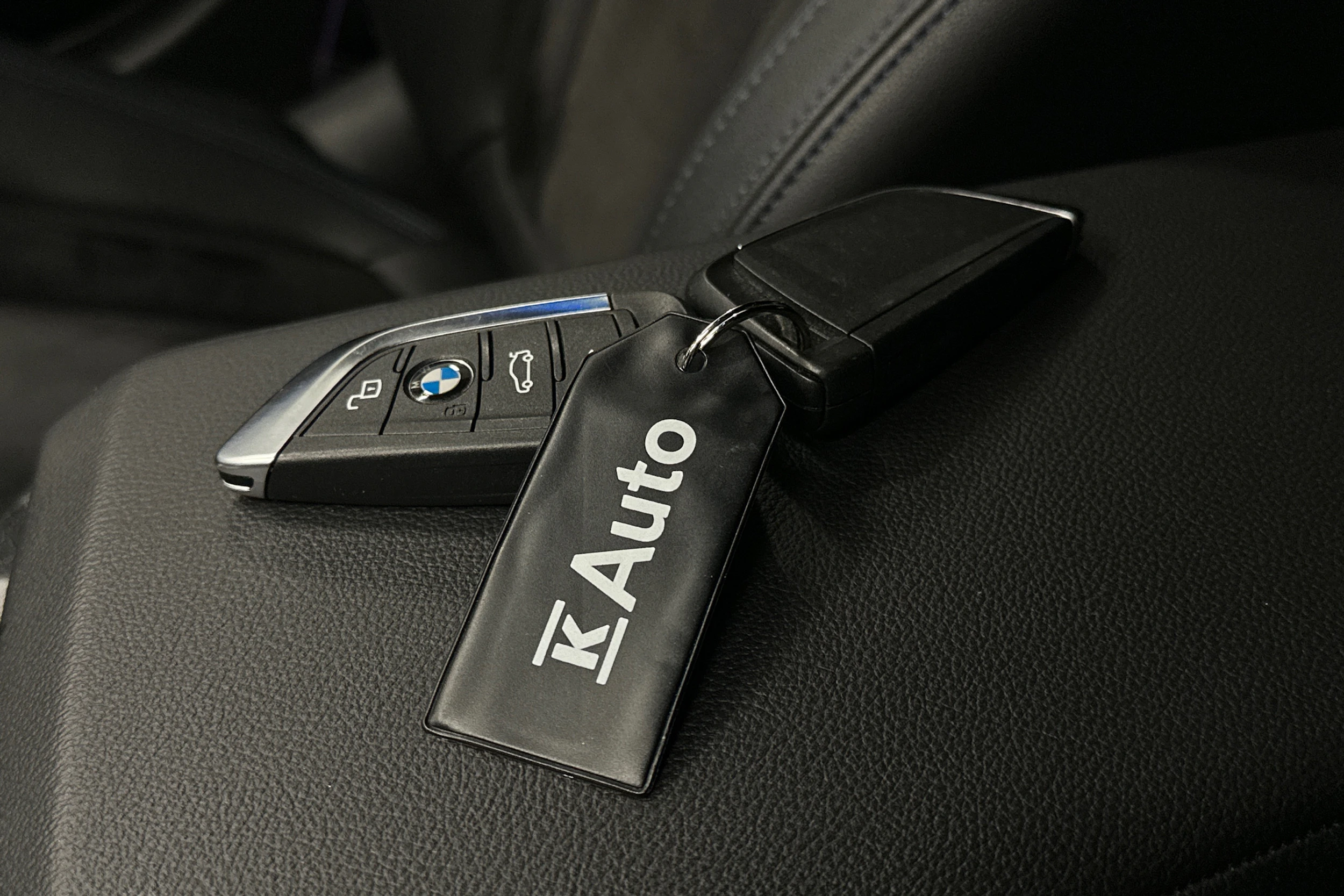 musta BMW i4 2024 kuva 36.