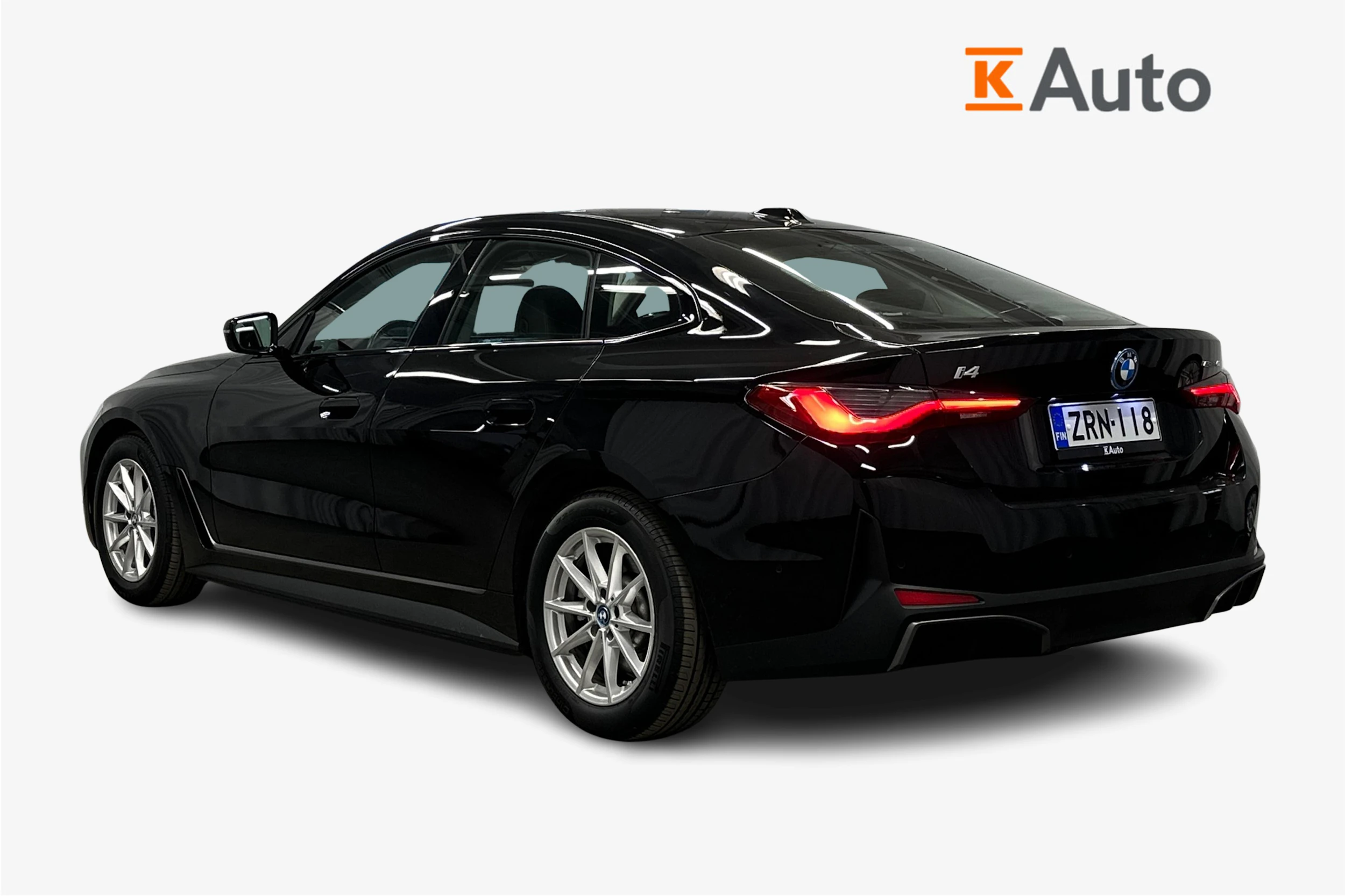 musta BMW i4 2024 kuva 3.