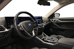 musta BMW i4 2024 kuva 8.