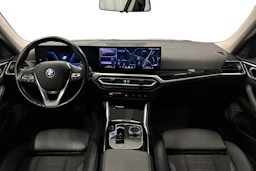 musta BMW i4 2024 kuva 9.