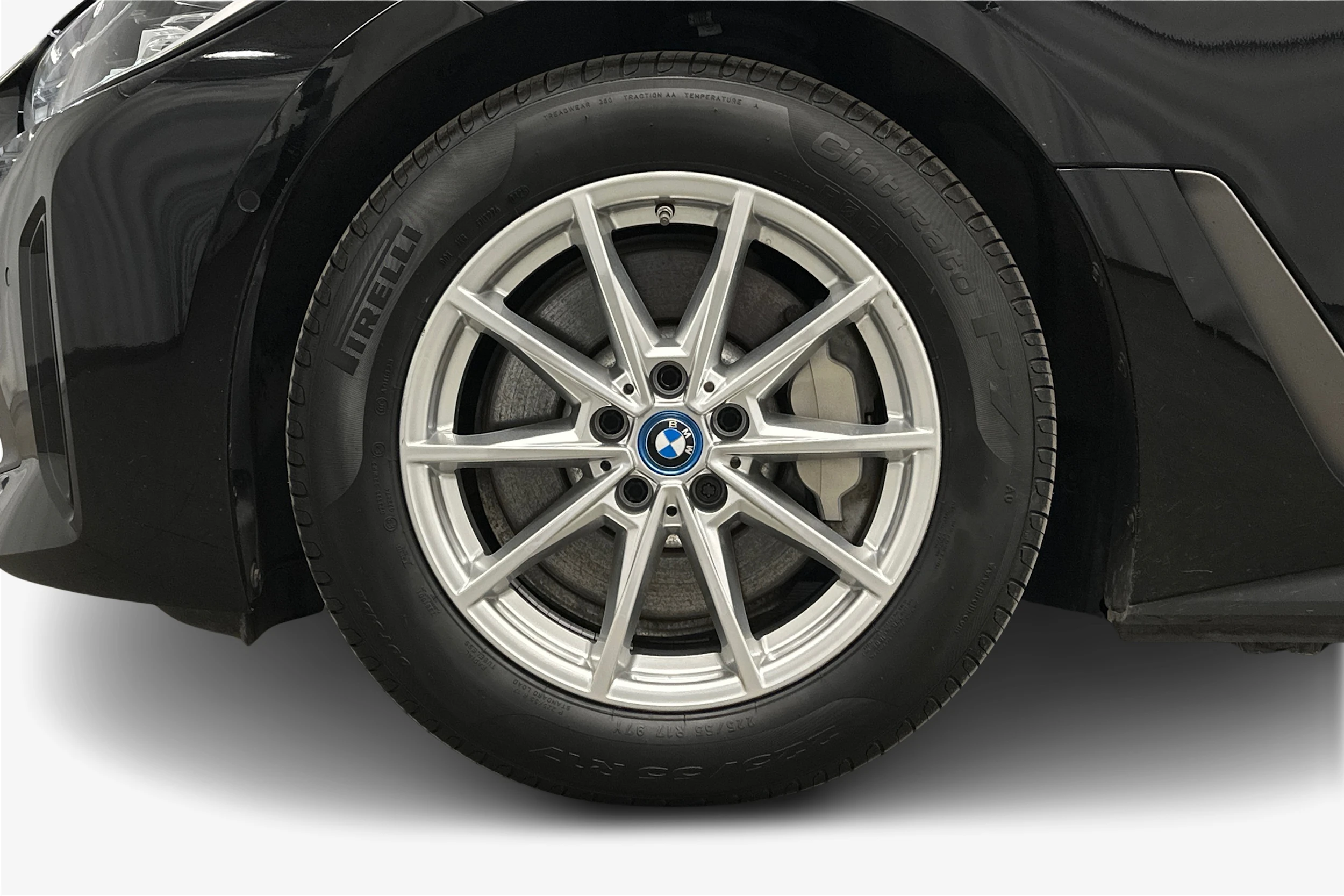 musta BMW i4 2024 kuva 12.