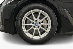 musta BMW i4 2024 kuva 12.