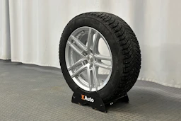 musta BMW i4 2024 kuva 13.