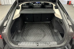 musta BMW i4 2024 kuva 15.