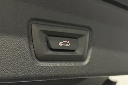 musta BMW i4 2024 kuva 16.