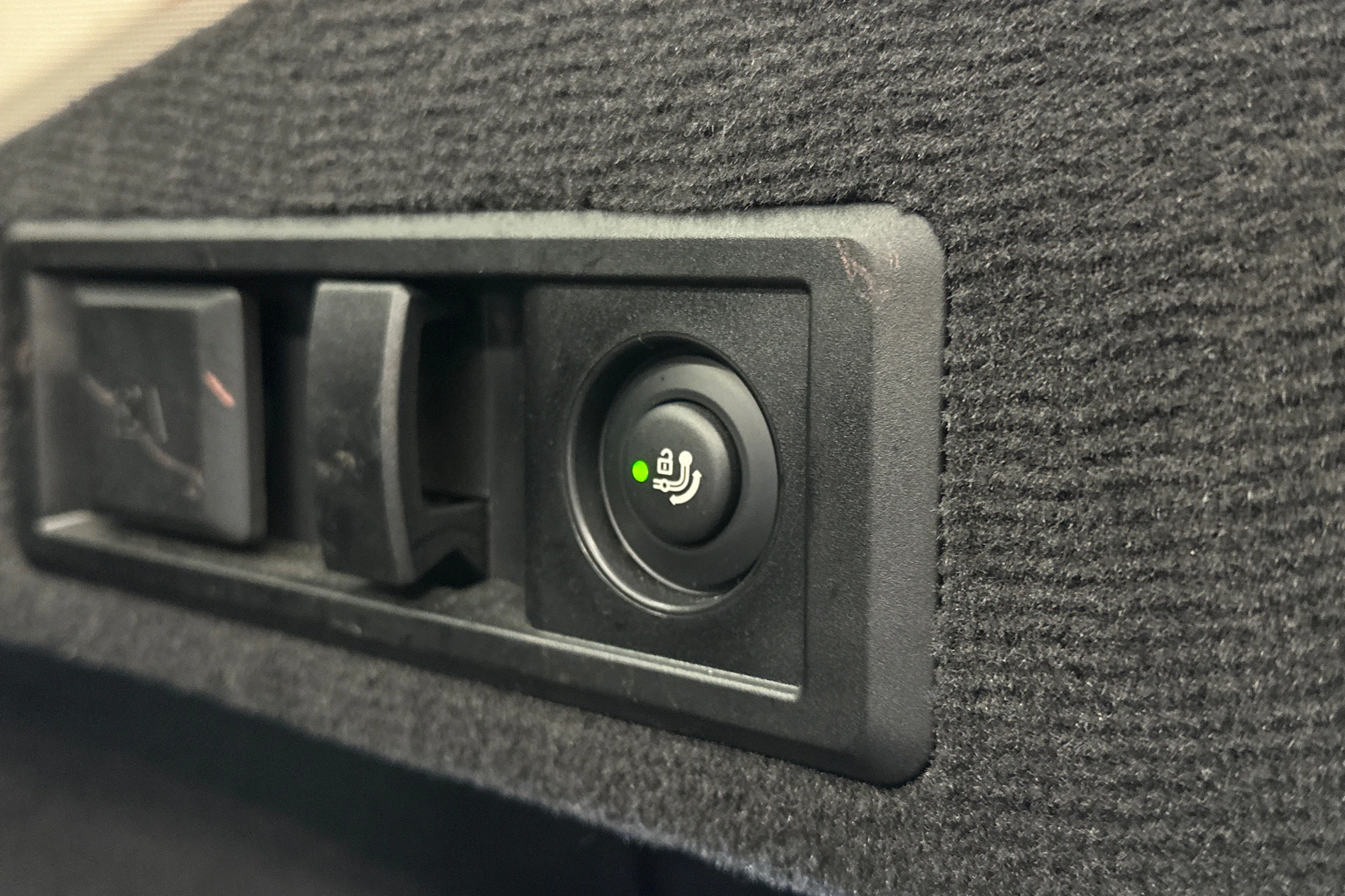 musta BMW i4 2024 kuva 17.