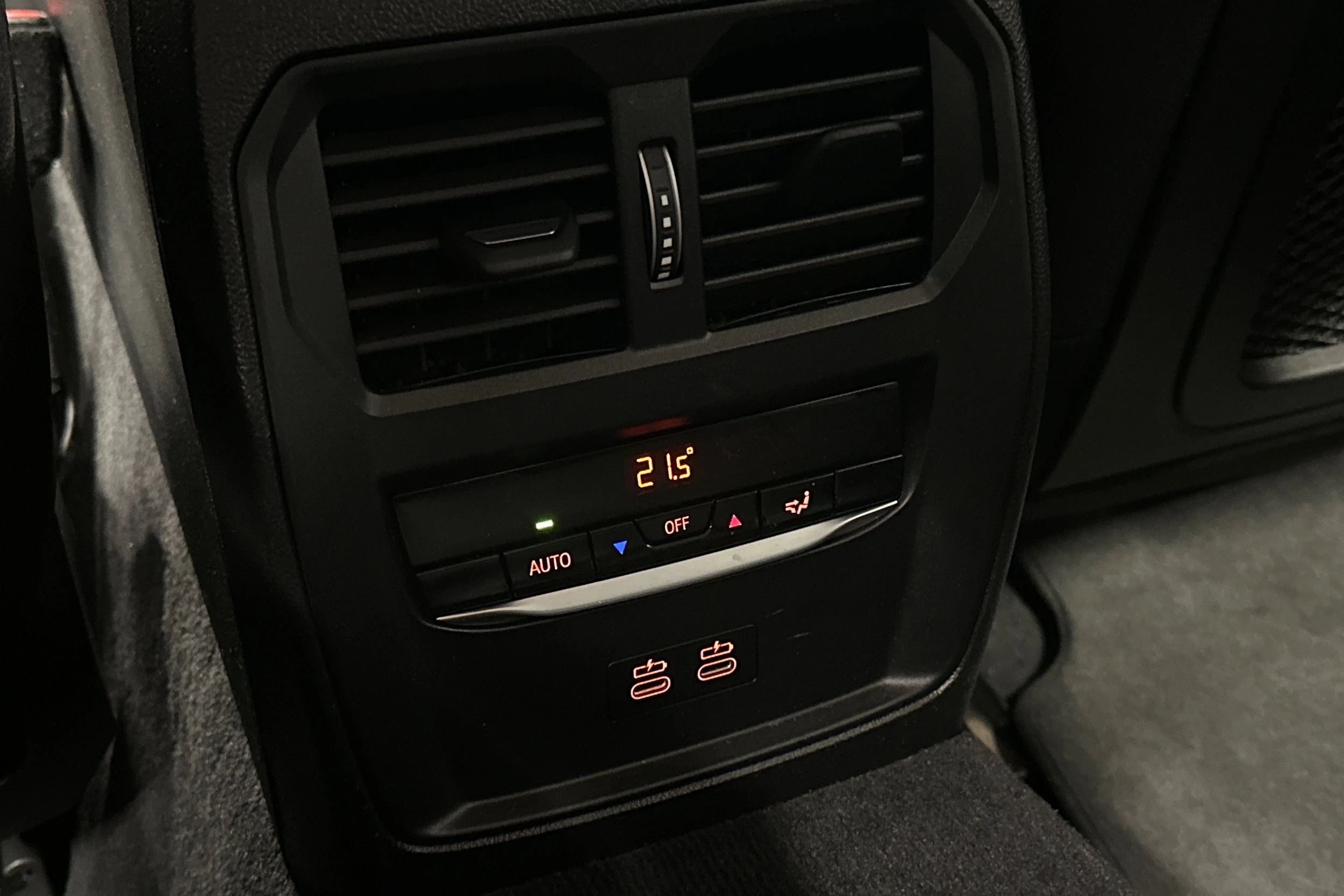 musta BMW i4 2024 kuva 18.