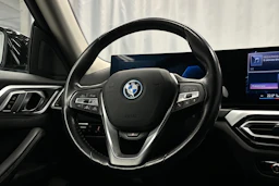 musta BMW i4 2024 kuva 20.