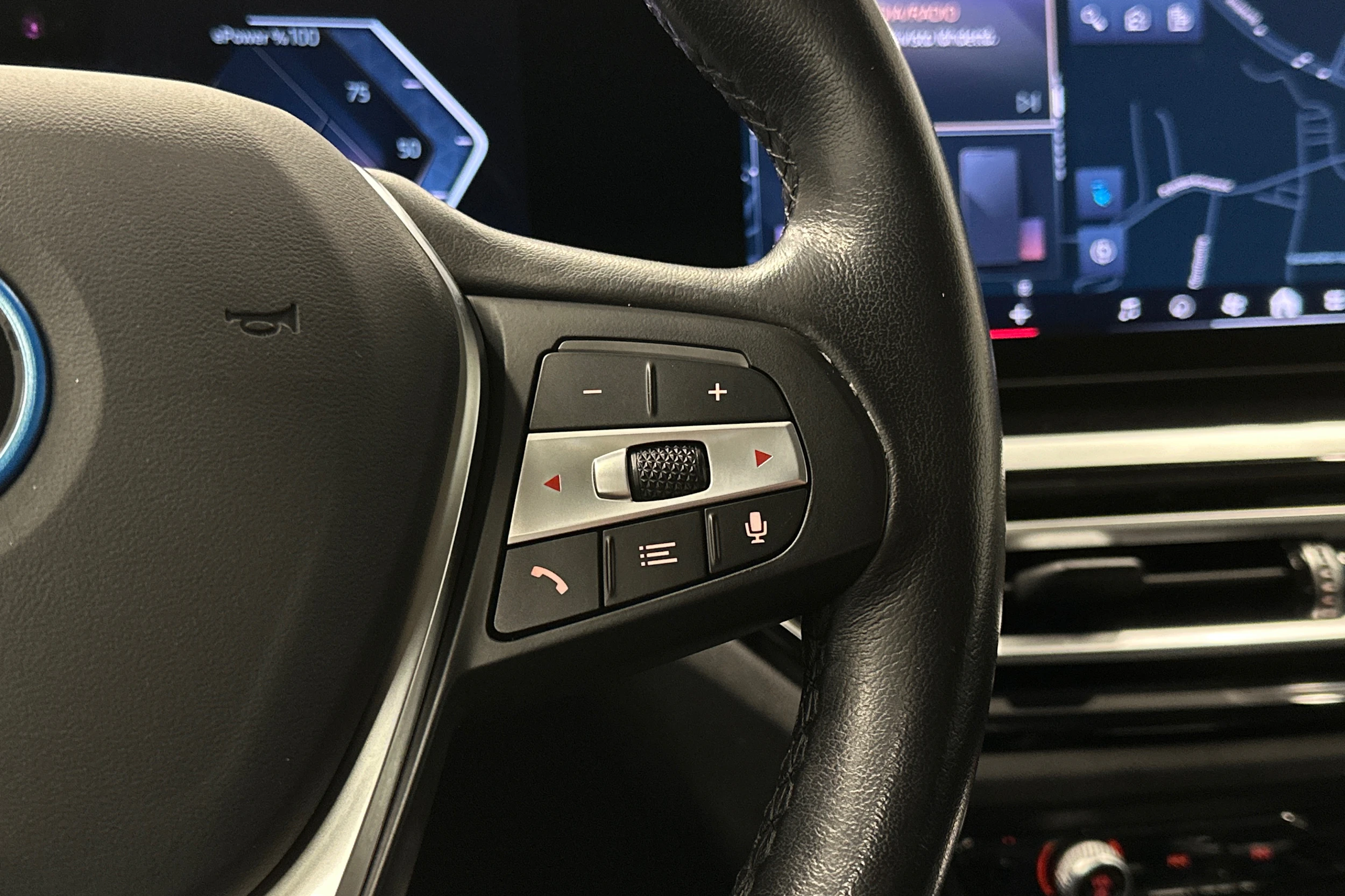 musta BMW i4 2024 kuva 22.