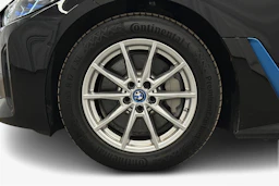 musta BMW i4 2024 kuva 9.