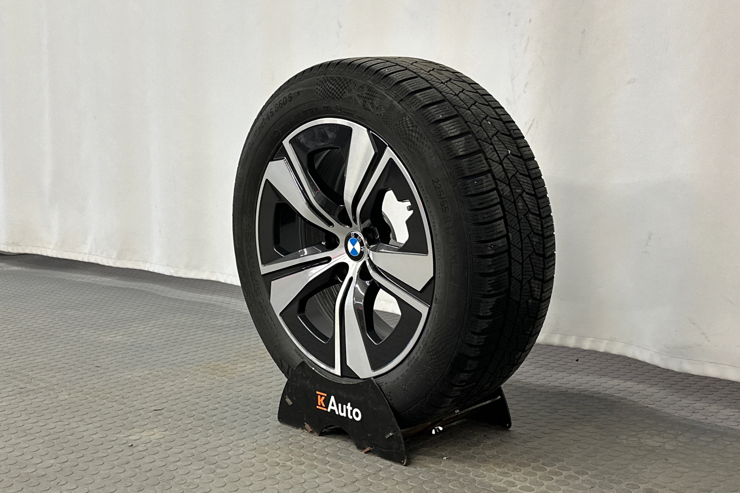 musta BMW i4 2024 kuva 10.
