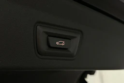 musta BMW i4 2024 kuva 12.