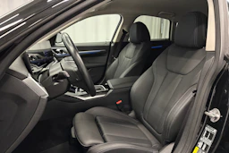musta BMW i4 2024 kuva 15.