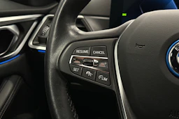 musta BMW i4 2024 kuva 17.