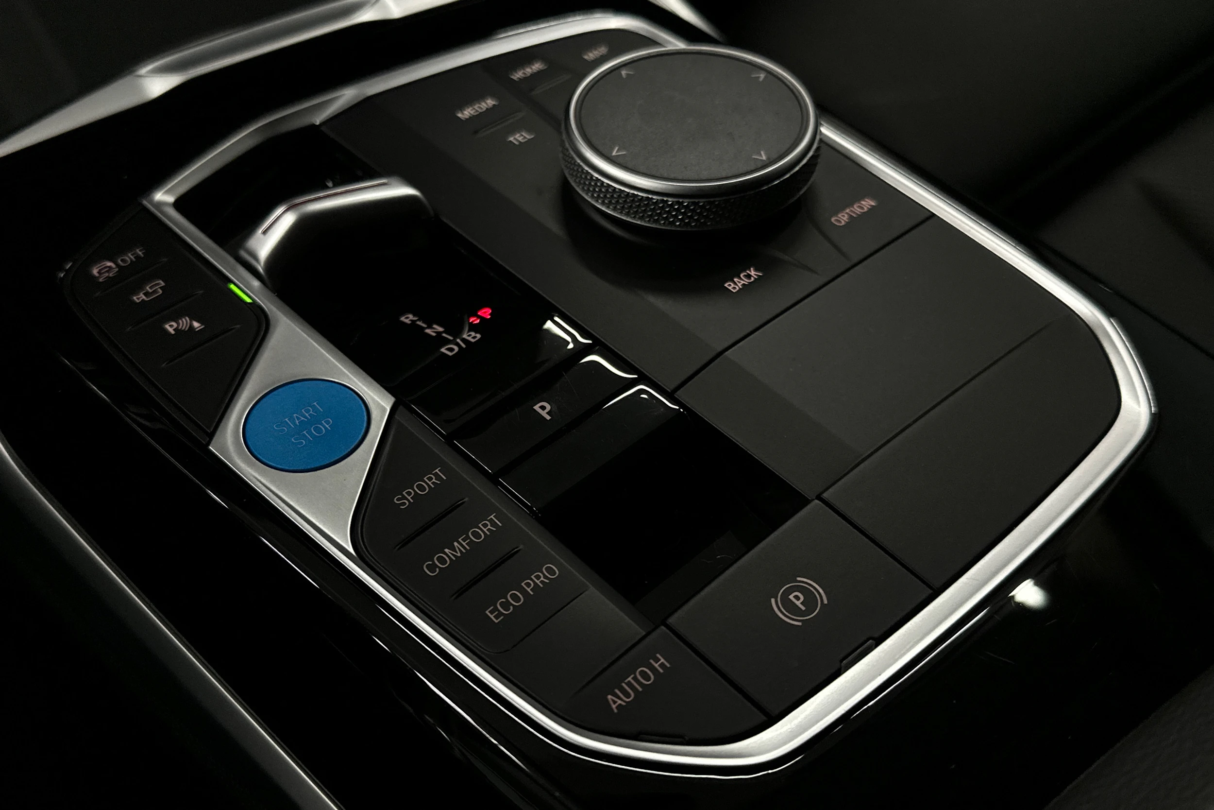 musta BMW i4 2024 kuva 31.