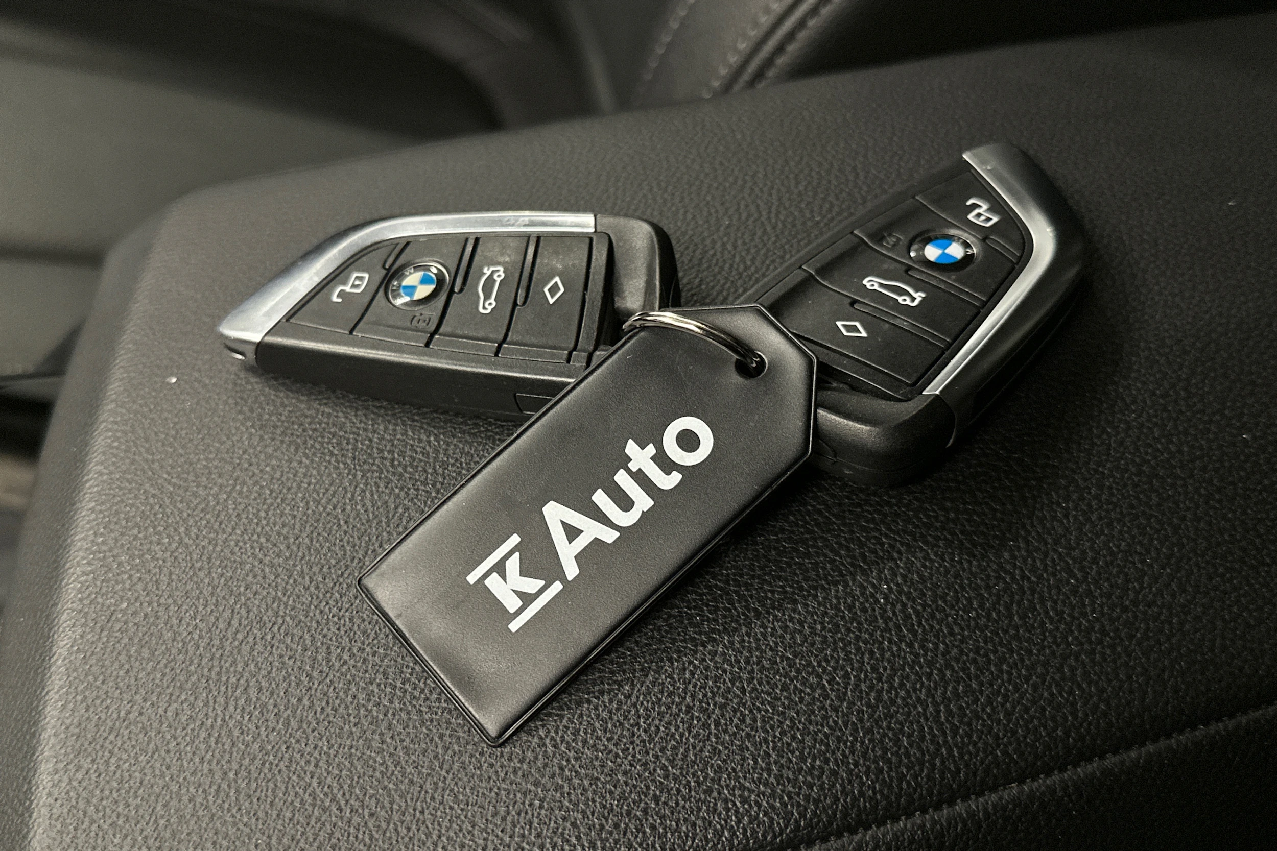 musta BMW i4 2024 kuva 32.