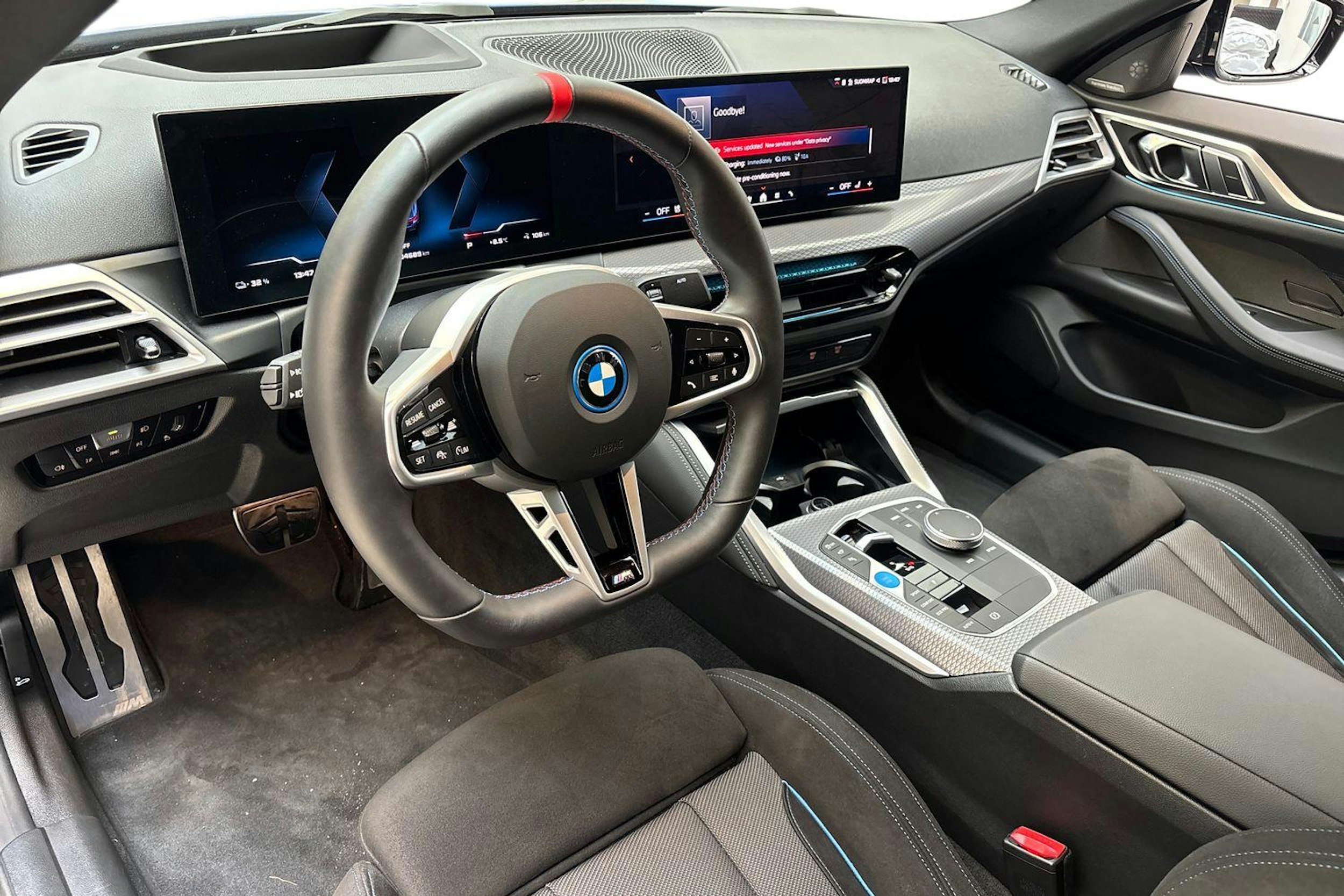 sininen BMW i4 2025 kuva 7.