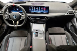 sininen BMW i4 2025 kuva 9.
