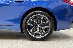 sininen BMW i4 2025 kuva 11.