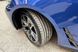 sininen BMW i4 2025 kuva 13.
