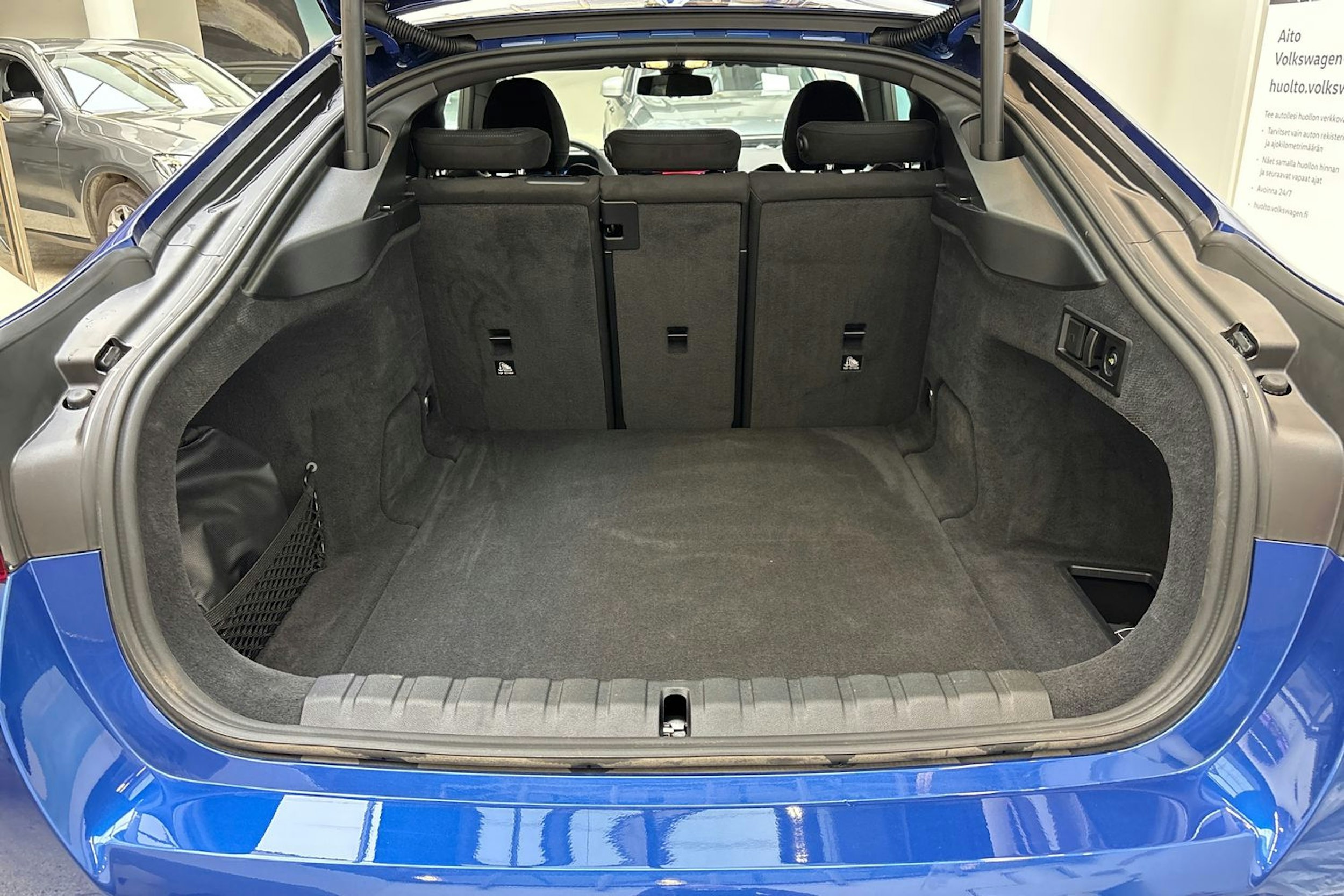 sininen BMW i4 2025 kuva 14.