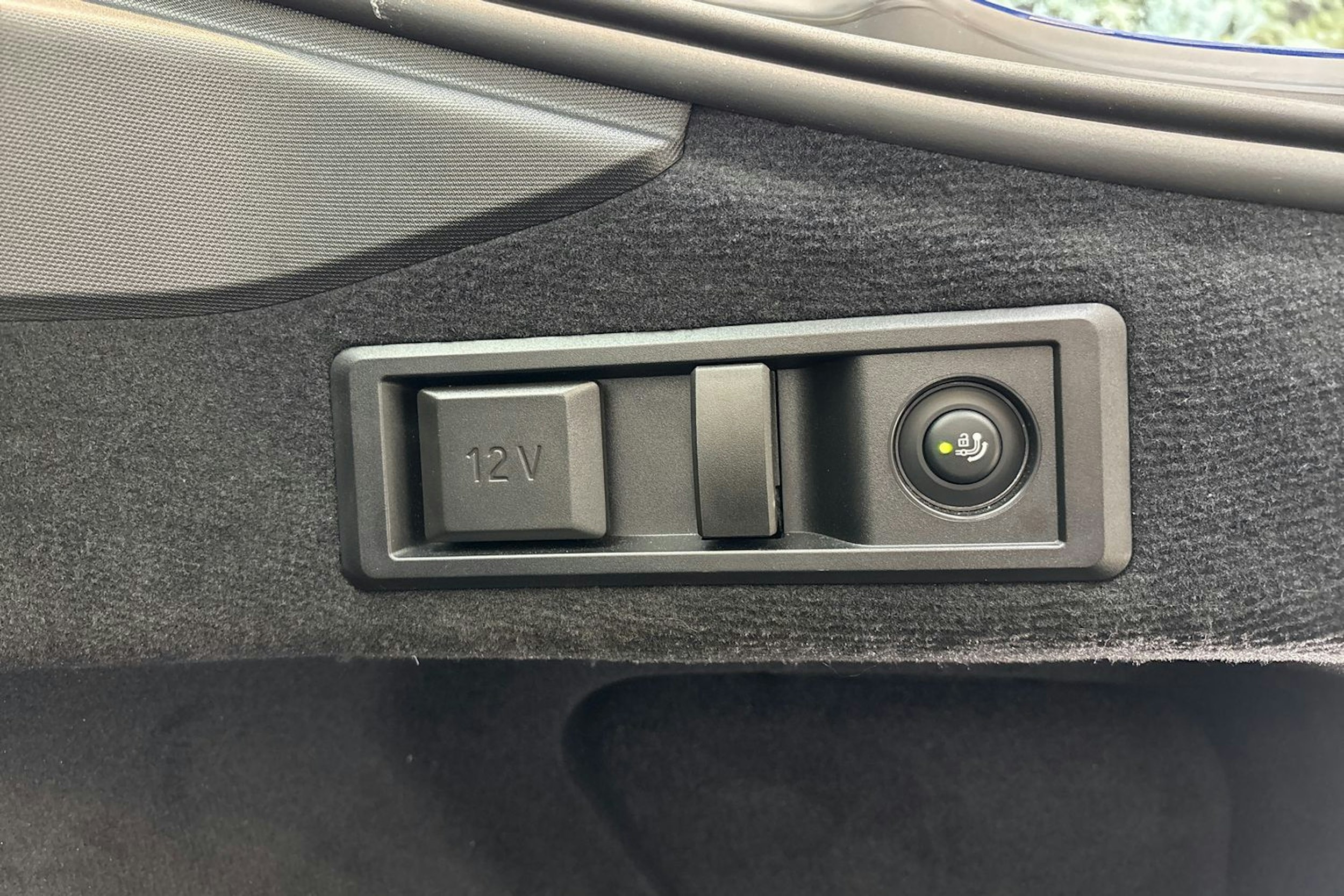 sininen BMW i4 2025 kuva 16.